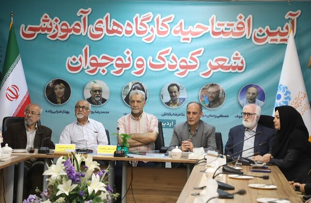 راهاندازی محافل ادبی برای برقراری ارتباط کودکان و نوجوانان با ادبیات و نویسندگان