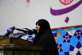 سخنرانی خانم حسینی، همسر و مادر شهید در اجتماع مردمی حمایت از طرح نور در اصفهان