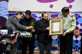 تجلیل از سردار احمدرضا رادان، فرمانده کل نیرو انتظامی کشور توسط محمدی مهدی زاهدی فرزند شهید سردار محمدرضا زاهدی