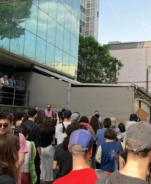 اولین تجمع اعتراضی گرجیها مقابل سفارت تلآویو در تفلیس