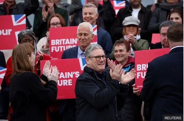 ابراز خوشحالی رهبر حزب کارگر پس از پیروزی نامزد این حزب در حوزه انتخابی «بلک پول» شکست حزب حاکم محافظهکار انگلیس در انتخابات محلی