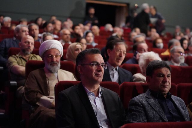 حسن فتحی: جهانِ پر از طمع و ویرانی را با افعال خود سیاهتر نکنیم