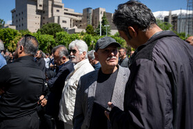 اکبر فیض، پیشکسوت کشتی و رسانه در مراسم تشییع پیکر مسعود اسکویی