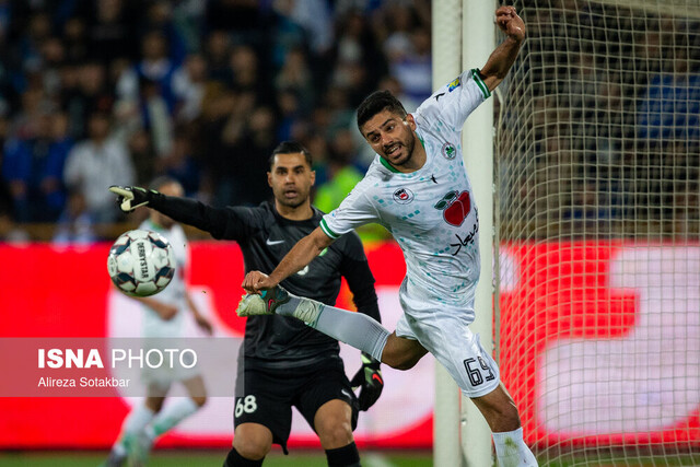 تصویر آرشیوی است. نتایج هفته بیست و هفتم لیگ برتر فوتبال/ کولاک نساجی در اهواز و بازگشت استقلال به صدر