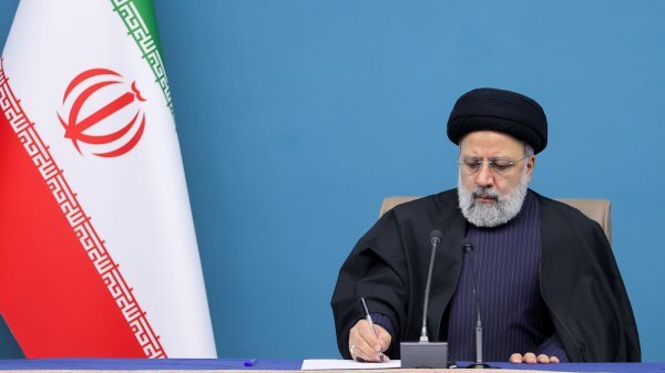 رئیسی «قانون تأمین مالی تولید و زیرساختها» را ابلاغ کرد رئیسی «قانون تأمین مالی تولید و زیرساختها» را ابلاغ کرد