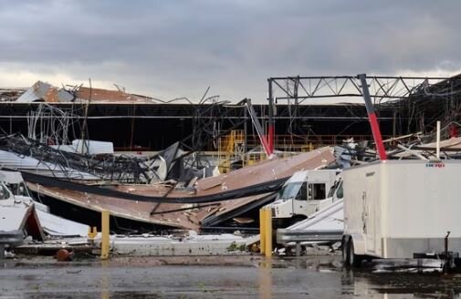 عکس: آسوشیتدپرس گردباد شدید در «میشیگان» برق هزاران مشترک را قطع کرد