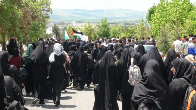 راهپیمایی دانشجویان کرمانشاه در حمایت از دانشجویان آمریکا