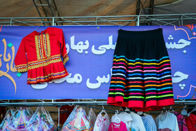  فروش لباس محلی در جشنواره بهارنارنج لنگرود استان گیلان