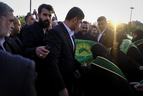 آیین اهتزاز بزرگترین پرچم رضوی در تهران