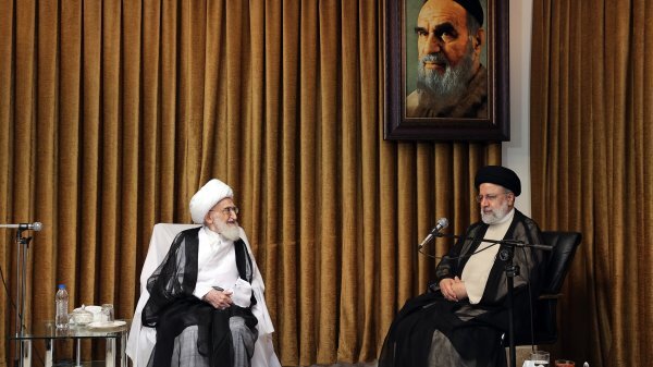 گزارش رئیسی از خدمات معیشتی دولت به سه دهک آخر: آب، برق، گاز و بیمه رایگان شد گزارش رئیسی از خدمات معیشتی دولت به سه دهک آخر: آب، برق، گاز و بیمه رایگان شد