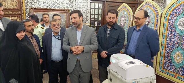 سخنگوی شورای نگهبان از شعبه اخذ رای الکترونیکی امامزاده صالح (ع) بازدید کرد سخنگوی شورای نگهبان از شعبه اخذ رای الکترونیکی امامزاده صالح (ع) بازدید کرد