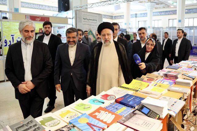 با تولید ۸۰ هزار تن در سال در تولید کاغذ خودکفا شدهایم با تولید ۸۰ هزار تن در سال در تولید کاغذ خودکفا شدهایم