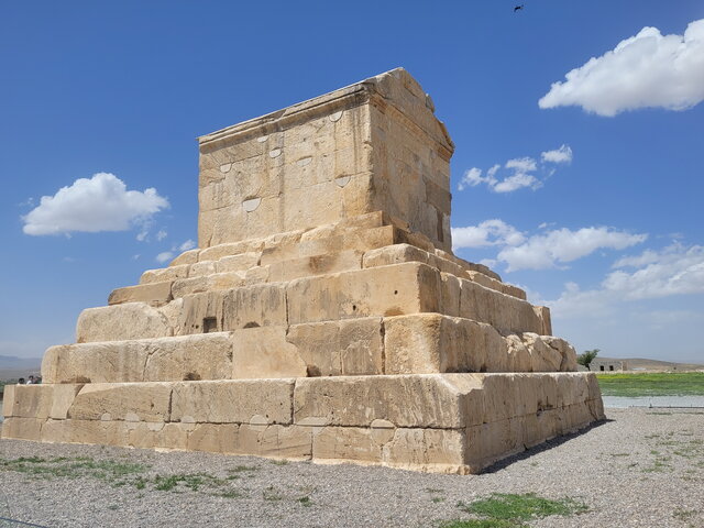 آرامگاه کوروش مرمت میشود