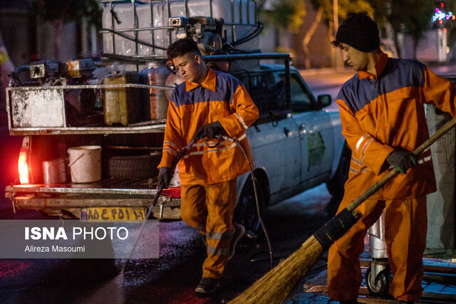 عکس تزیینی است فعالیت ۳۵۰۰ نیروی خدماتی شهرداری تهران برای رفت و روب مسیر راهپیمایی میلیونی غدیر