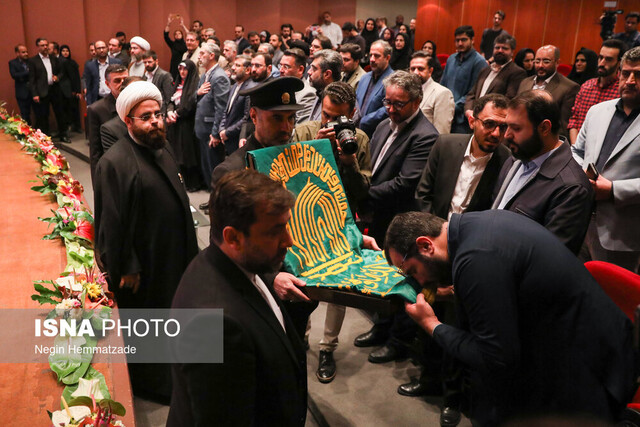 تابلوی جدید روحالامین برای امام رضا(ع) رونمایی شد