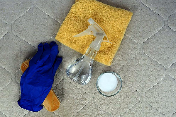 روشهای پاک کردن لکه خون از تشک که باید یاد بگیرید