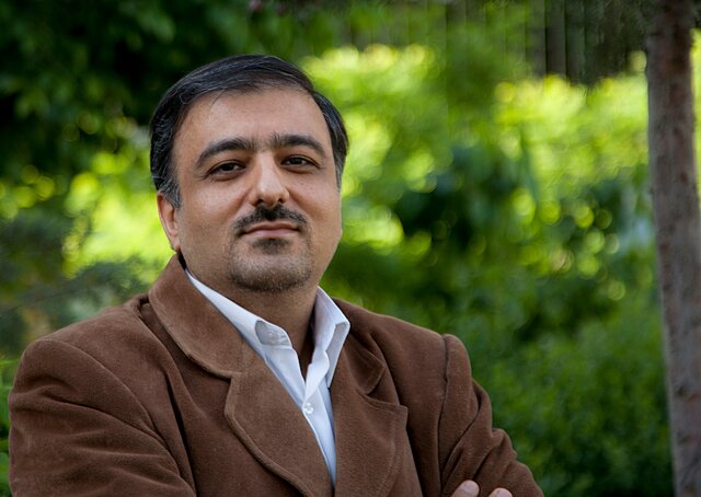 این داستان با قتل یا مرگی خودخواسته آغاز میشود