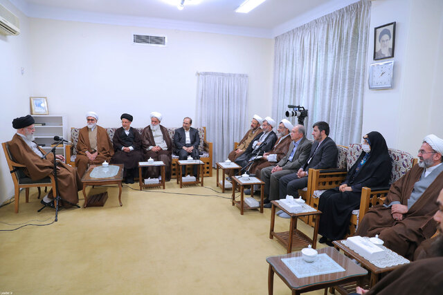 یکی از وظایف بزرگمان این است که ائمه را به دنیا معرفی کنیم یکی از وظایف بزرگمان این است که ائمه را به دنیا معرفی کنیم