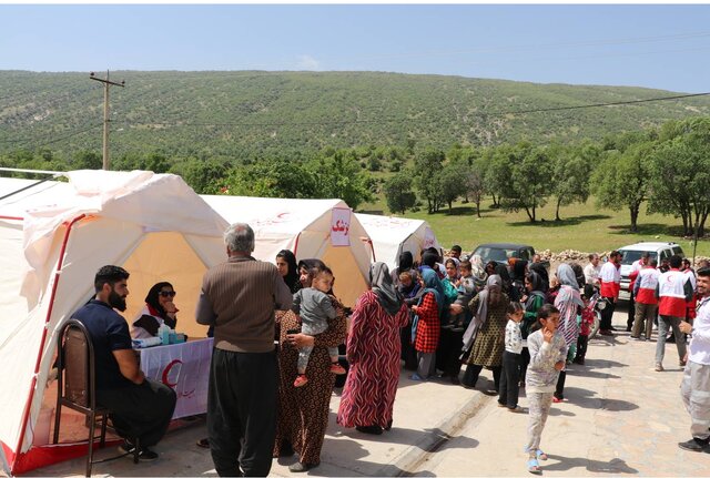 اعزام کاروان سلامت هلال احمر ایلام به روستای محروم گلدره هلیلان اعزام کاروان سلامت هلال احمر ایلام به روستای محروم گلدره هلیلان