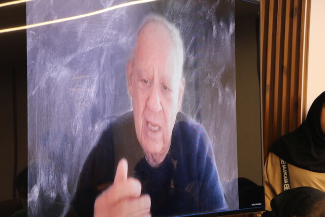 پاسخ هنرمند غربی به دغدغههای دانشجویان ایرانی پاسخ هنرمند غربی به دغدغههای دانشجویان ایرانی