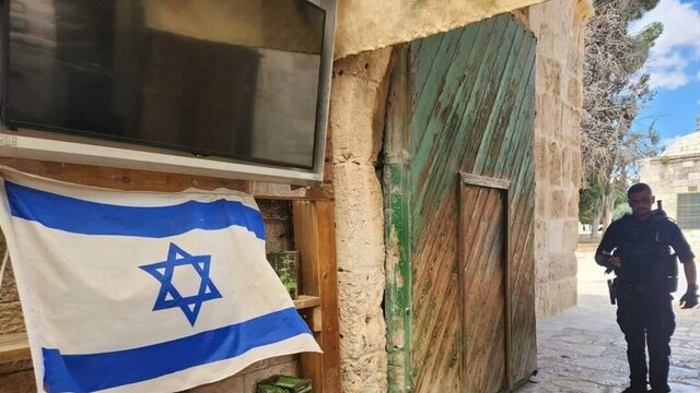 صدها شهرک نشین به مسجد الاقصی یورش بردند صدها شهرک نشین به مسجد الاقصی یورش بردند