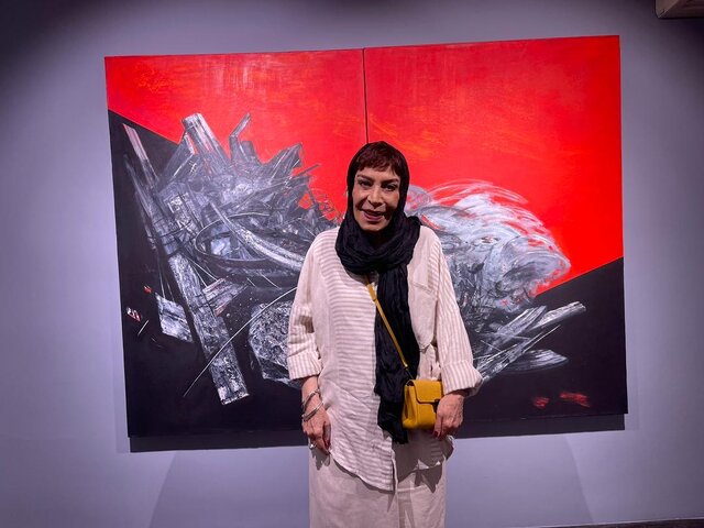 تابلو میگوید من هایده زرین بال هستم!