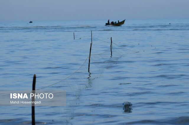 جمعآوری تورهای صیادی غیر مجاز در شهرستان مرزی بندر آستارا