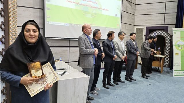 تجلیل از خبرنگار ایسنا در اولین همایش ملی حکمرانی منابع طبیعی تجلیل از خبرنگار ایسنا در اولین همایش ملی حکمرانی منابع طبیعی