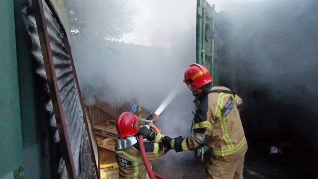 عکس تزئینی ست مصدومیت یک نفر در آتشسوزی یک واحد شهرک صنعتی در گرمسار