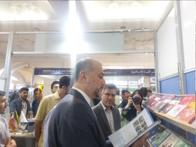 امیرعبداللهیان به نمایشگاه بینالمللی کتاب تهران رفت