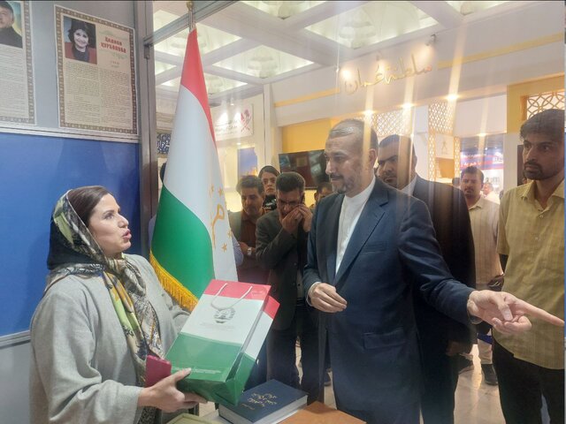 امیرعبداللهیان به نمایشگاه بینالمللی کتاب تهران رفت