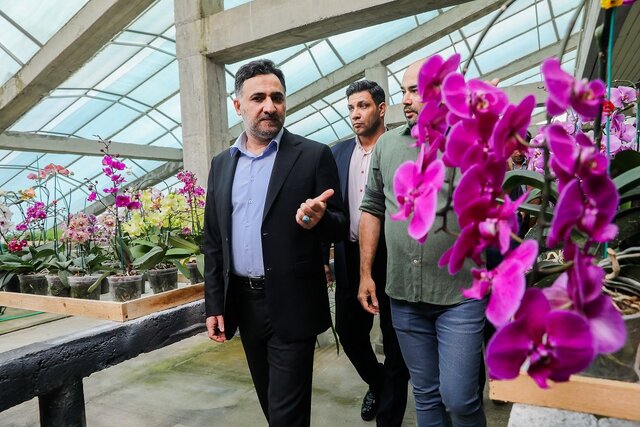 تولید متناوب گل و گیاه و آبزیان با ۹۸ درصد صرفهجویی آب در گلخانه آکواپونیک تولید متناوب گل و گیاه و آبزیان با ۹۸ درصد صرفهجویی آب در گلخانه آکواپونیک