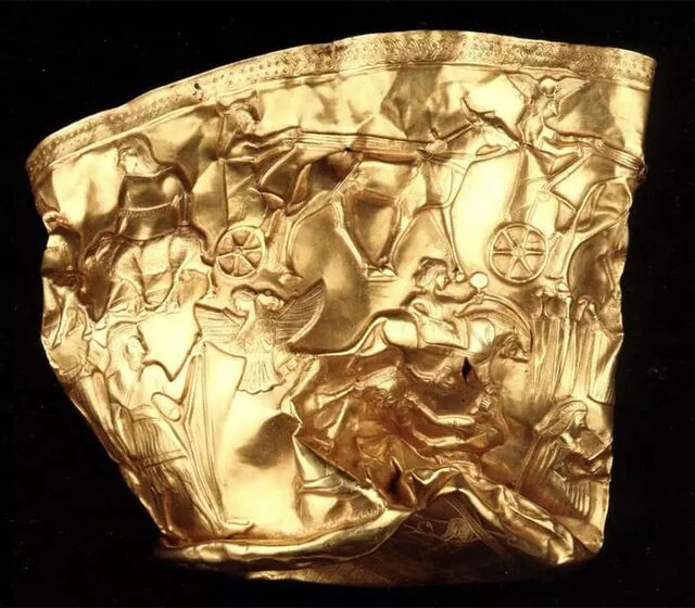 جام حسنلو که برای نمایش موقت از موزه ملی به آدربایجان غربی منتقل شده است رونمایی از ۱۲۰ اثر کمتر دیدهشده ایران در ۱۱ استان