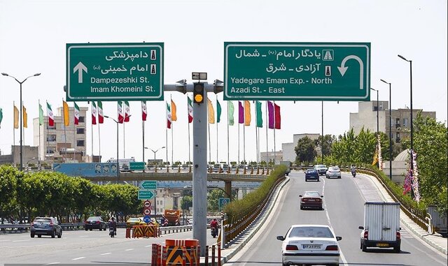 عکس آرشیوی است ابلاغ مصوبه شورای تأمین تهران برای اجرای ادامه پروژه یادگار امام (ره)