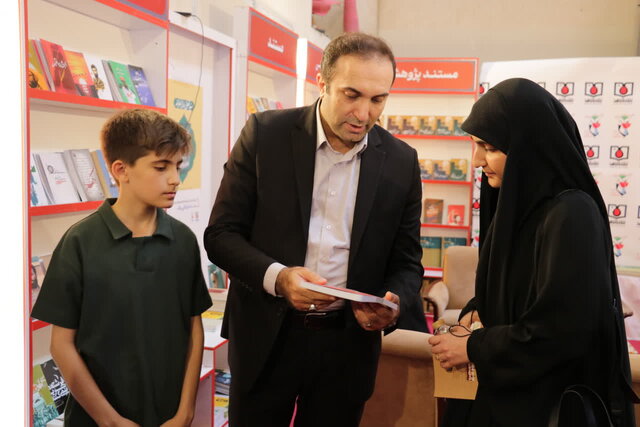 نسل جدید نویسندگان حوزه ادبیات پایداری تربیت شوند نسل جدید نویسندگان حوزه ادبیات پایداری تربیت شوند