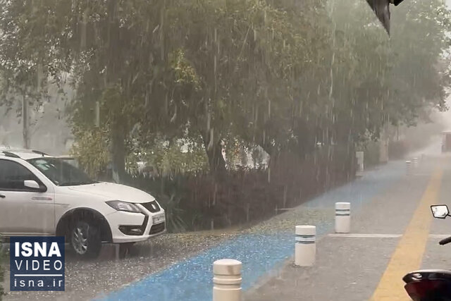 ویدیو/ شروع بارشهای سیلآسا و تگرگ در مشهد ویدیو/ شروع بارشهای سیلآسا و تگرگ در مشهد