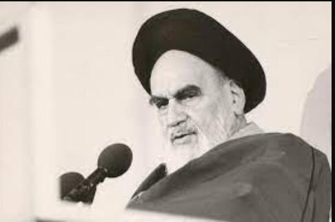 فرماندهای که با جنگنده به ملاقات امام(ره) رفت فرماندهای که با جنگنده به ملاقات امام(ره) رفت