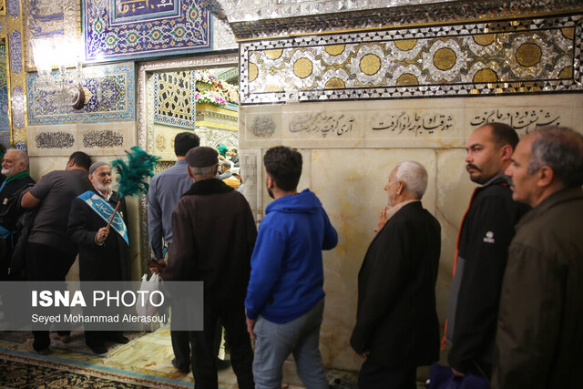 تشرف ۵ هزار نفر از جامعه کارگری به حرم مطهر رضوی در روز جهانی کارگر