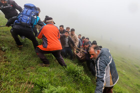 مراحل پایانی امدادرسانی به حادثه سقوط بالگرد رئیس جمهوری و انتقال پیکر شهدا