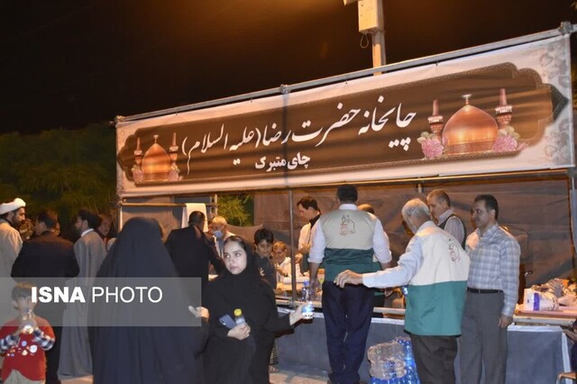 نیایش مردم ایلام در شب ولادت امام رضا (ع) و دعا برای سلامت رئیسجمهور و همراهانش