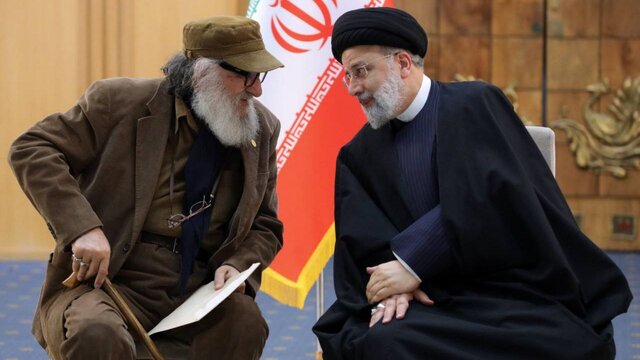 بازنشر چند قاب از دیدار هنرمندان با شهید ابراهیم رئیسی