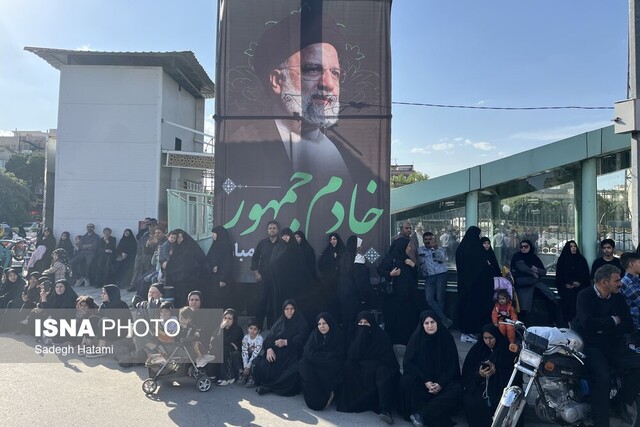 مراسم عزاداری مردم مشهد برای رئیس‌جمهور برگزار شد