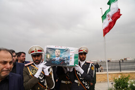 استقبال از پیکر شهید آیت الله سیدابراهیم رییسی رییس جمهور ایران و شهید حسین امیرعبدالهیان وزیر امور خارجه یاران شهیدش (شهدای خدمت) در فرودگاه مهرآباد