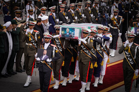 استقبال از پیکر شهید آیت الله سیدابراهیم رییسی رییس جمهور ایران و شهید حسین امیرعبداللهیان وزیر امور خارجه یاران شهیدش (شهدای خدمت) در فرودگاه مهرآباد