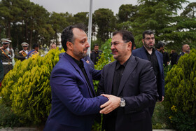 سیداحسان خاندوزی وزیر اقتصاد در مراسم استقبال از پیکر شهید آیت الله سیدابراهیم رییسی رییس جمهور ایران و یاران شهیدش (شهدای خدمت) در فرودگاه مهرآباد