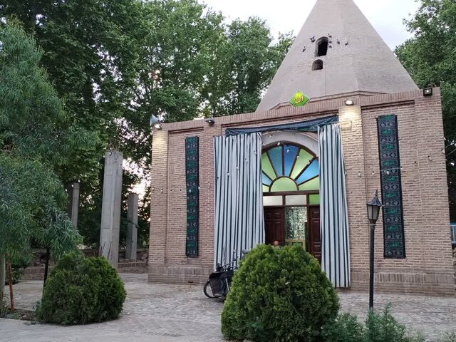 ستونهای ایجاد شده در اطراف بقعه یوسف رضا (ع) برداشته میشود ستونهای ایجاد شده در اطراف بقعه یوسف رضا (ع) برداشته میشود
