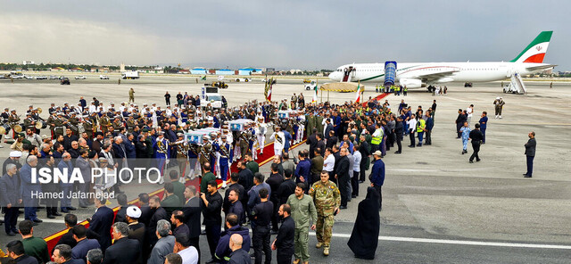 استقبال از پیکر شهدای خدمت در فرودگاه مهرآباد تهران استقبال از پیکر شهدای خدمت در فرودگاه مهرآباد تهران