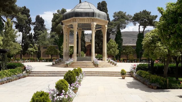 دیوان حافظ بازیچه فالبینان شد! دیوان حافظ بازیچه فالبینان شد!