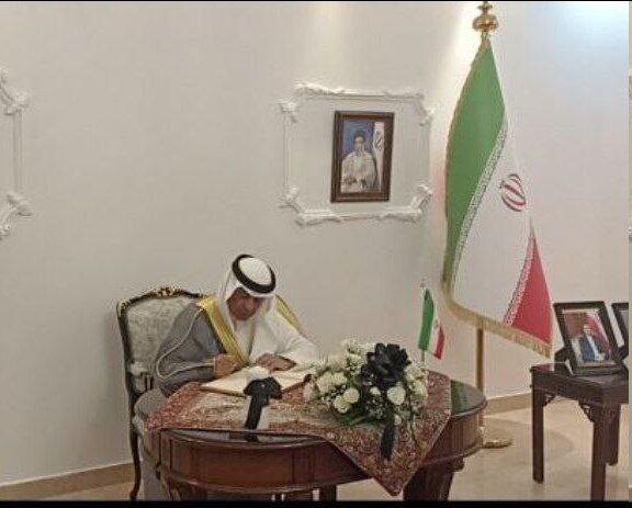 امضای دفتر یادبود شهدای خدمت از سوی دبیرکل شورای همکاری خلیج فارس امضای دفتر یادبود شهدای خدمت از سوی دبیرکل شورای همکاری خلیج فارس