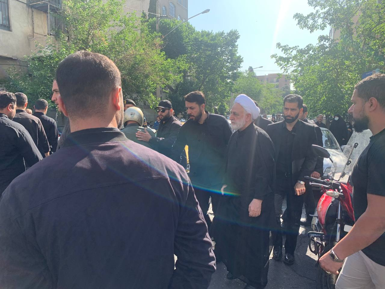 حضور شخصیتهای مختلف در مراسم تشییع شهدای خدمت